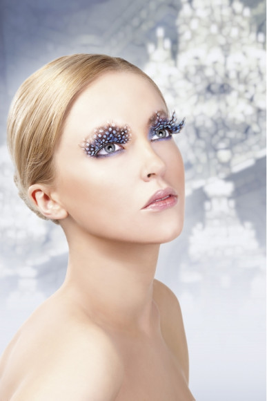 Светлые сине-фиолетовые ресницы-перья