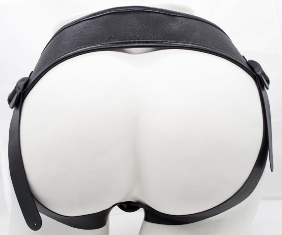 Реалистичный фаллоимитатор на трусиках с плугом - 18,5 см. Реалистичный фаллоимитатор на трусиках с плугом - 18,5 см.