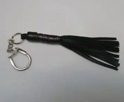 Сувенир-брелок в виде плёточки Сувенир-брелок в виде плёточки
