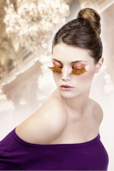 Жёлто-коричневые пушистые ресницы-перья