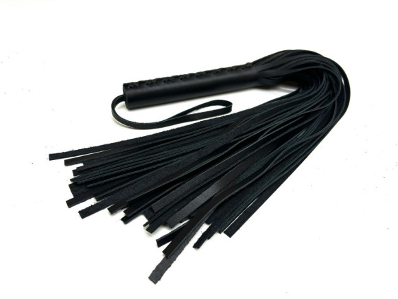 Черная цельная многохвостовая плеть из мягкой кожи - 57 см. Черная цельная многохвостовая плеть из мягкой кожи - 57 см.