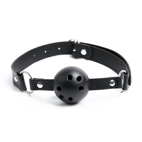 Черный кляп-шарик на регулируемых ремнях Черный кляп-шарик на регулируемых ремнях