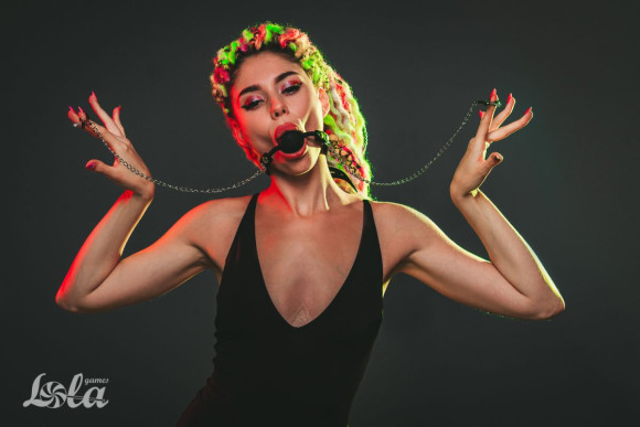 Силиконовый кляп-шар Hentai с зажимами на соски Силиконовый кляп-шар Hentai с зажимами на соски