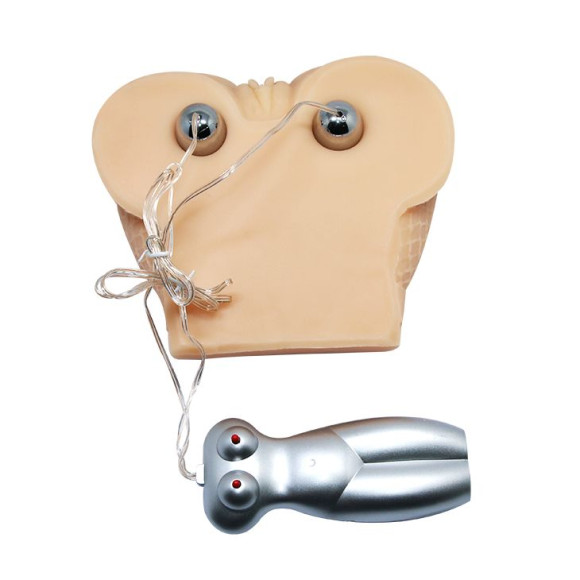 Пышная попка в колготках с двумя входами и вибрацией Пышная попка в колготках с двумя входами и вибрацией