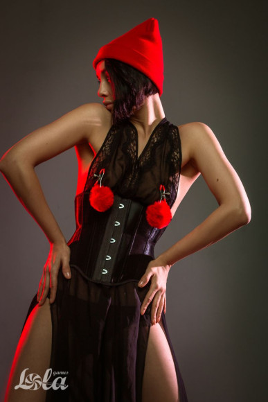 Зажимы на соски Angelic с красными меховыми шариками Зажимы на соски Angelic с красными меховыми шариками