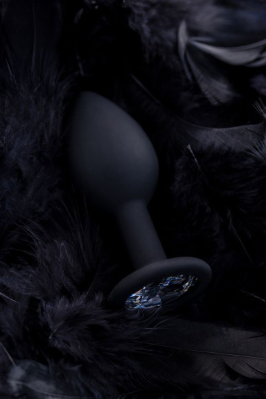 Черная анальная втулка с прозрачным стразом - 7,2 см. Черная анальная втулка с прозрачным стразом - 7,2 см.