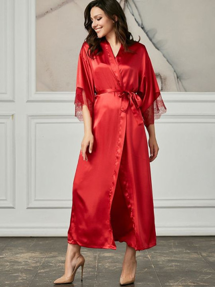 Длинный халат на поясе из искусственного шелка Длинный халат на поясе из искусственного шелка