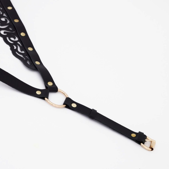 Черная кожаная портупея с резными элементами Черная кожаная портупея с резными элементами