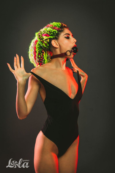 Черно-красный кляп-шарик Love Bite Черно-красный кляп-шарик Love Bite