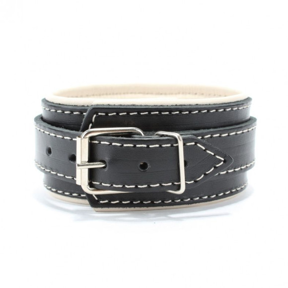 Черный ошейник с бежевым подкладом Черный ошейник с бежевым подкладом