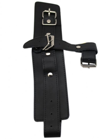 Черная манжета с фиксацией больших пальцев Черная манжета с фиксацией больших пальцев