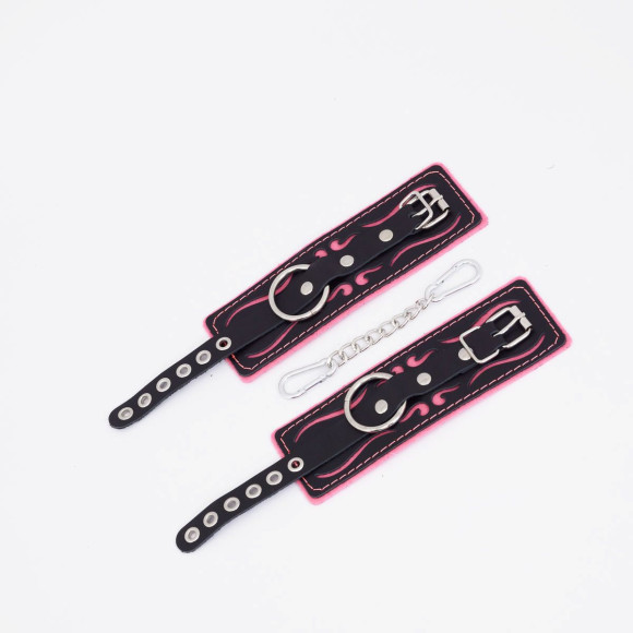 Черно-розовые кожаные наручники с розовой строчкой Черно-розовые кожаные наручники с розовой строчкой