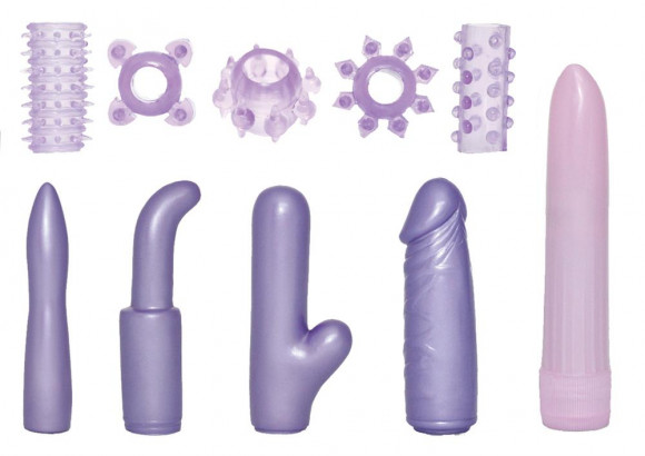 Сиреневый вибратор с насадками и интимными аксессуарами - 13,5 см. Сиреневый вибратор с насадками и интимными аксессуарами - 13,5 см.