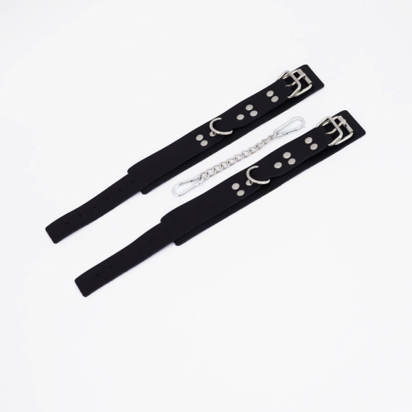 Черные кожаные оковы с регулируемыми ремешками Черные кожаные оковы с регулируемыми ремешками