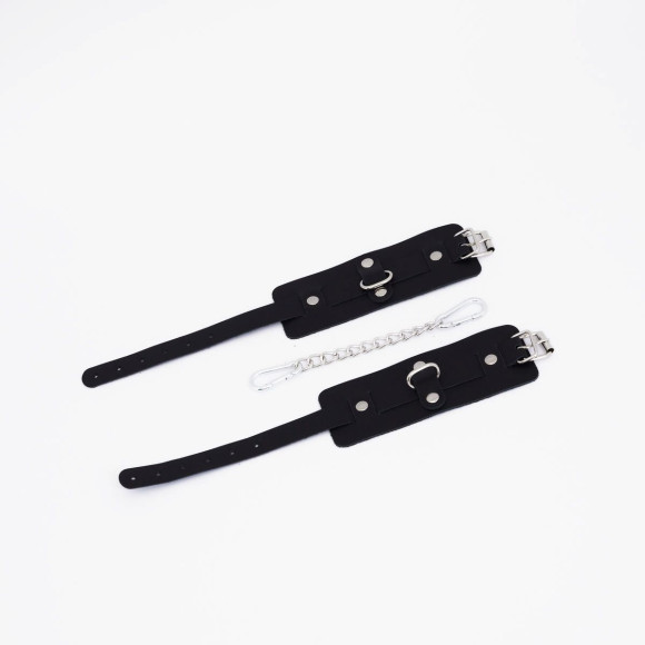 Черные кожаные оковы с хромированной фурнитурой Черные кожаные оковы с хромированной фурнитурой