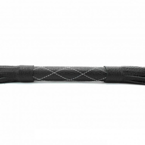 Аккуратная чёрная плетка из натуральной кожи - 60 см. Аккуратная чёрная плетка из натуральной кожи - 60 см.