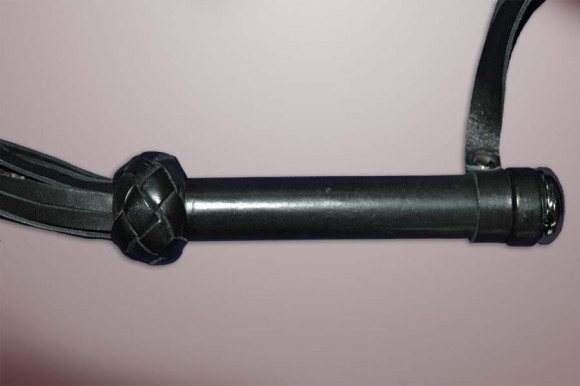 Чёрная кожаная плеть  Стёгалка-погонялка! - 65 см.